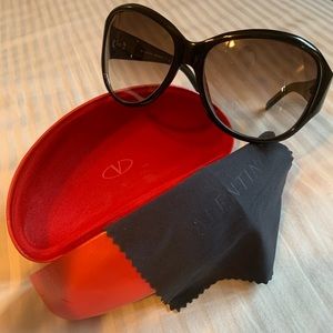 Ladies Valentino Sun Glasses w/Case